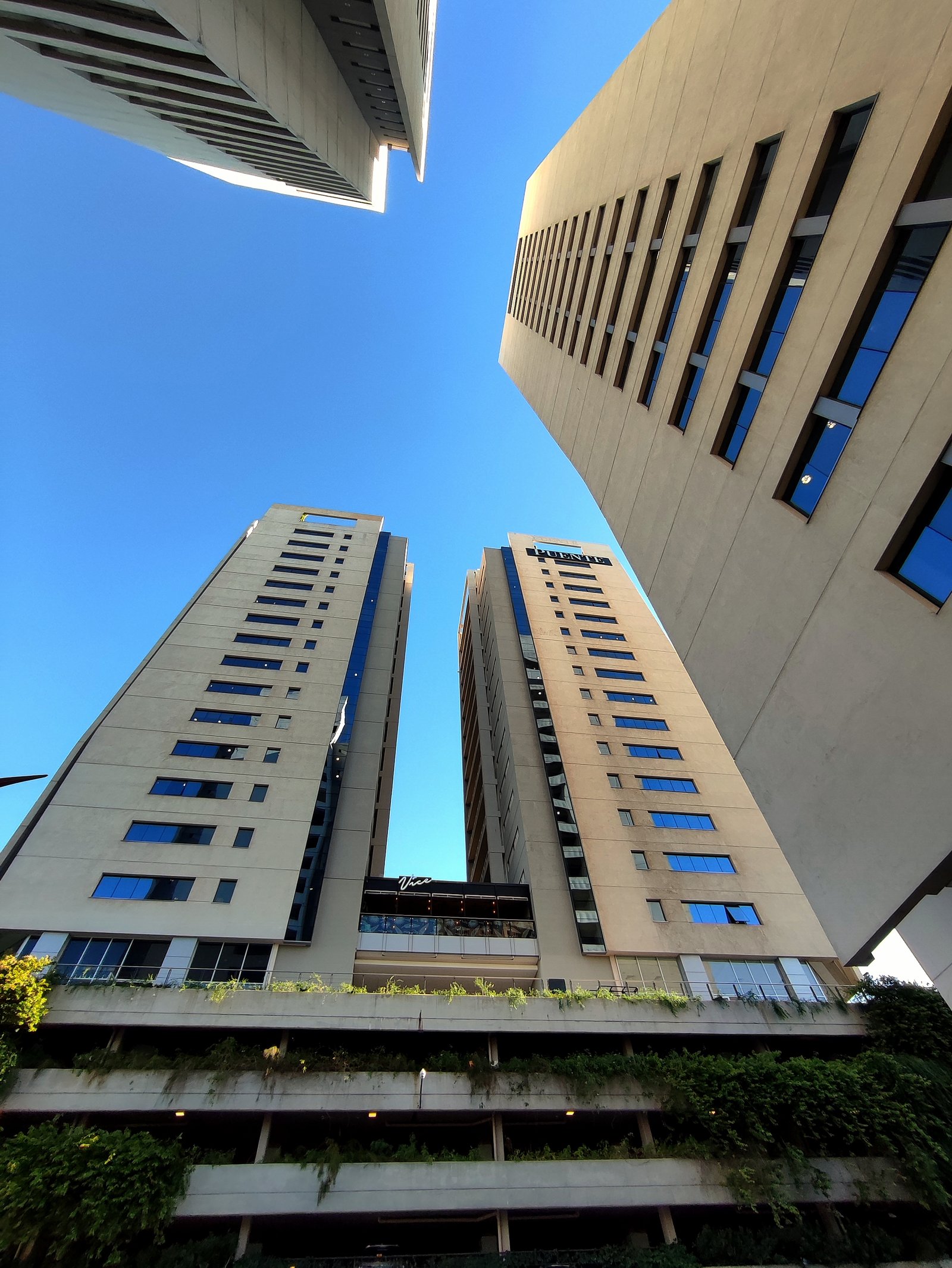 World Trade Center e Avenida Santa Teresa em Assunção